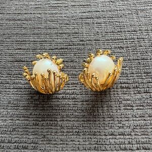 Golden Earrings with Pearl
